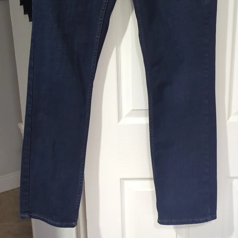 NWOT Men's Straight Fit Premium Stretch Denim Jeans 32x32